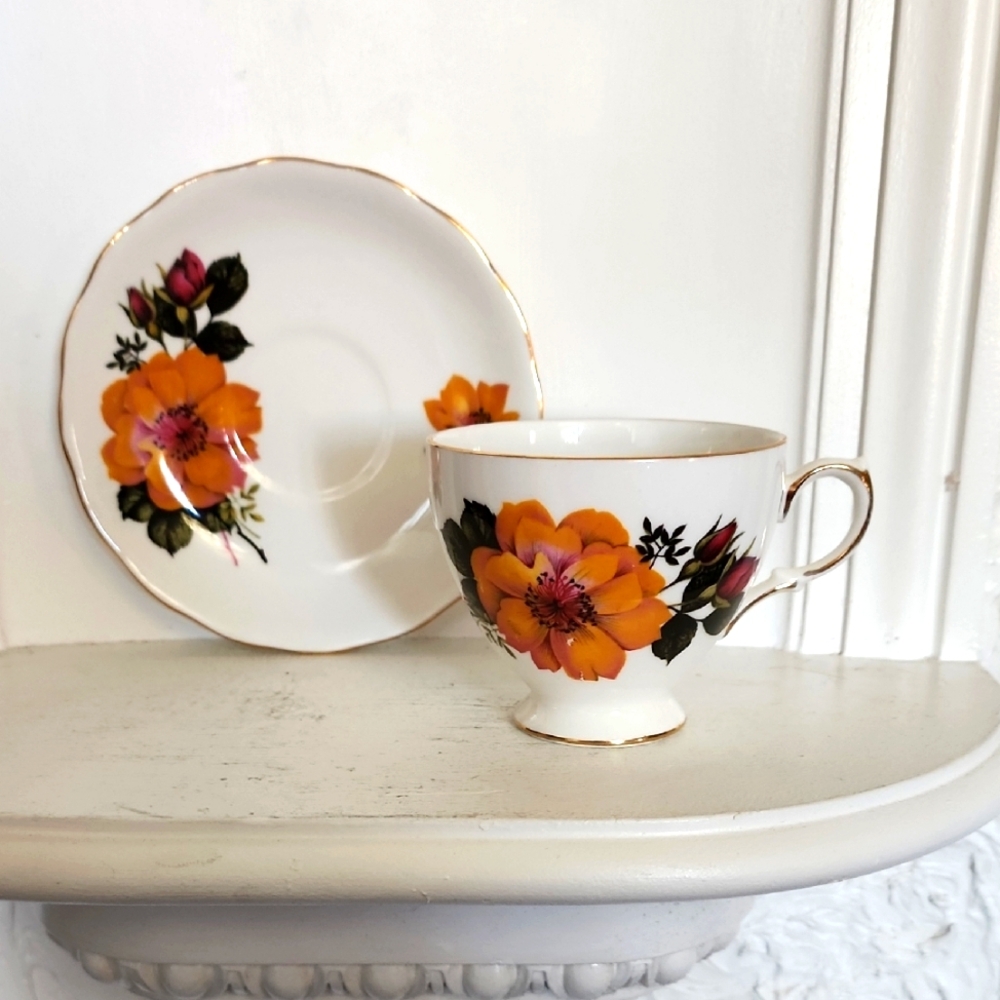 vintage Royal Vale fine bone china tea cup & saucer set England